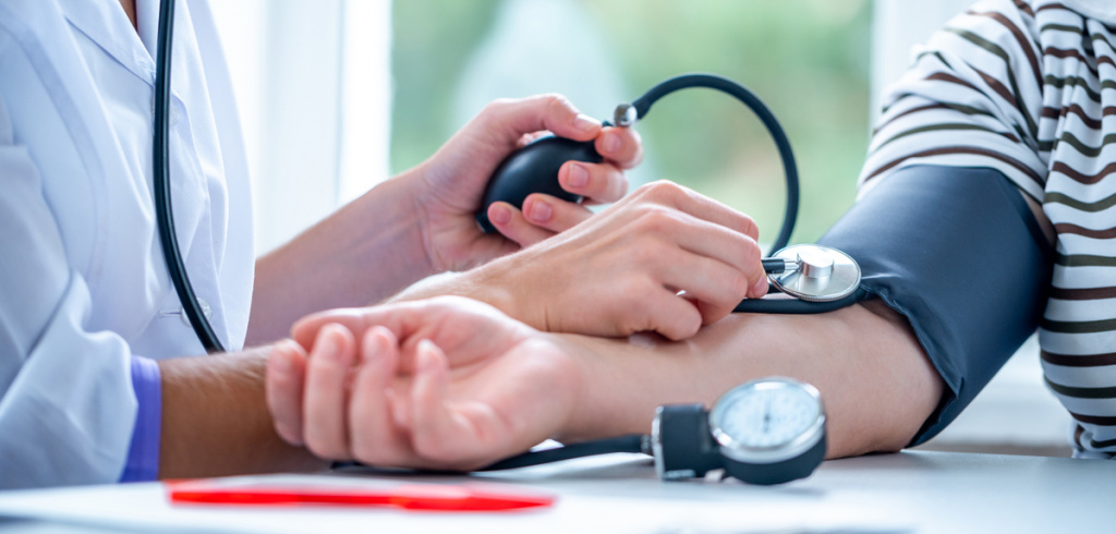 Persona practicando relajación